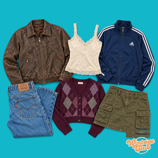 Box Abiti Vintage Y2K al Kg WintageClub — abbigliamento vintage thrift anni 90-2000, firmato e non firmato: giacca in pelle, top in pizzo, track jacket, jeans, cardigan e minigonna cargo